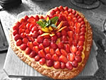 crostata di fragole a cuore